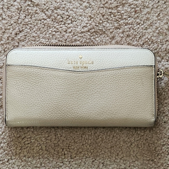 kate spade Handbags - Kate Spade Cream Wallet